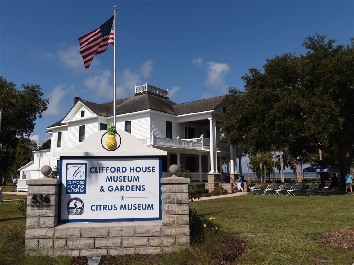 New Clifford House sign